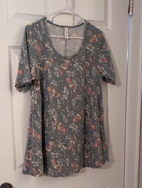 LuLaRoe Short Sleeve Scoop Neck Feather Print Tee - Teal and Coral
